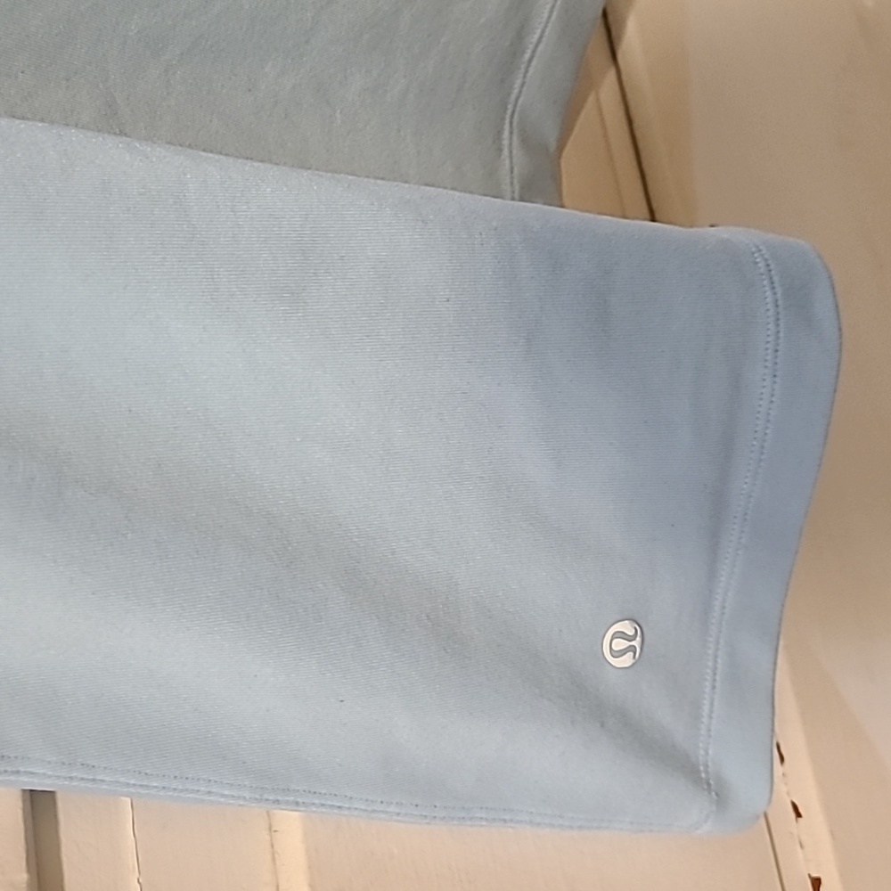 Lululemon Atletic Racerback top, Size 8, Color Light Blue 🎁🥰🎄🎁🥰🎄🎁🥰🎄🎁🥰 - Picture 3 of 4